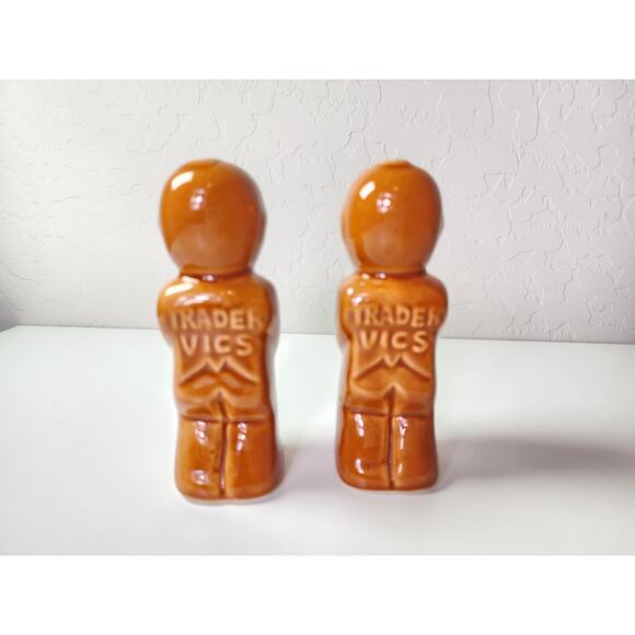 Vintage TRADER VIC Tiki Salt and Pepper Shakers Brown 4.5" Tall - Picture 2 of 8